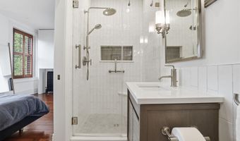 210 8TH St SE, Washington, DC 20003