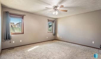 808 N Quartz Ave, Brandon, SD 57005