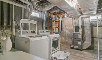 18 Sylvan Ter, Newport, RI 02840