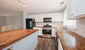 367 Napoli Ct, Ballwin, MO 63021