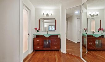 5904 MOUNT EAGLE Dr 105, Alexandria, VA 22303