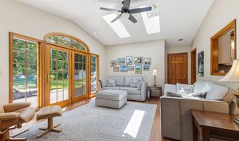 17 Northgate Dr, Albany, NY 12203