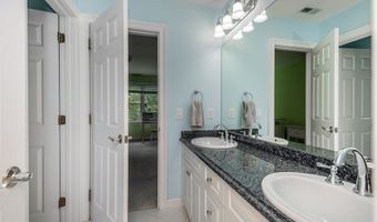 15 Logging Trail Ln, Brookfield, CT 06804