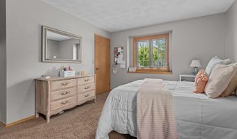 W5982 STRAWFLOWER Drive, Appleton, WI 54915