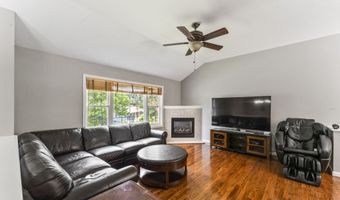 24 Ken Oaks Dr, Danbury, CT 06810