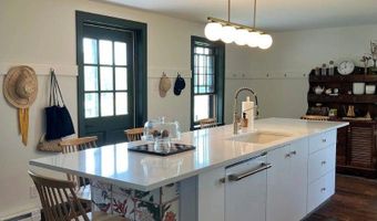 382 S Main St, Alburgh, VT 05440