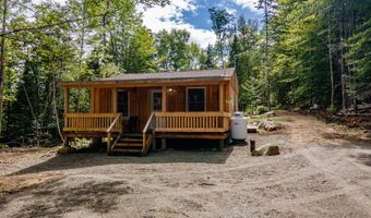 8 Magnolia Ln, Starks, ME 04911