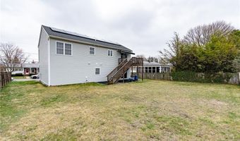 10 Flanders St, Johnston, RI 02919