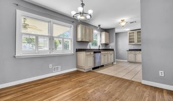 55 South Ave, Bayville, NJ 08721