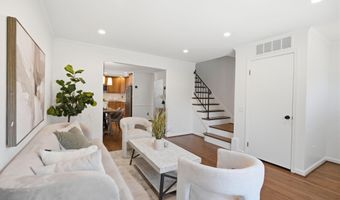 19 E MYRTLE St A, Alexandria, VA 22301