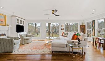 594 Hilltop Ln, Berkeley Lake, GA 30096