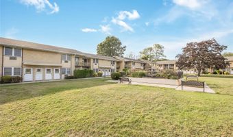 700 Broadway 28, Amityville, NY 11701