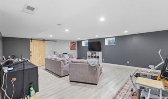 2817 21st St SW, Altoona, IA 50009