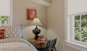11 King Philip Ave, Bristol, RI 02809