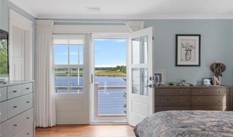 5 Hampden St, Barrington, RI 02806