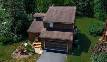 7 Hummingbird Ln, Amherst, NY 14228