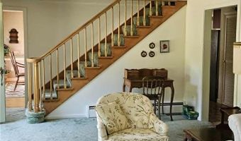 1 Brookdale Dr, Hopkinton, RI 02804