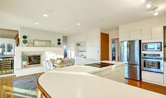 377 Rumstick Rd, Barrington, RI 02806
