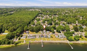 11 King Philip Ave, Bristol, RI 02809