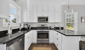 2 Kings Pine Ln, Arundel, ME 04046