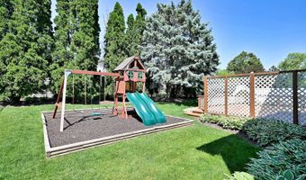 1350 W Barnwall Dr, Addison, IL 60101
