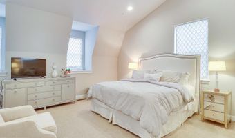 1318 S QUINN St, Arlington, VA 22204