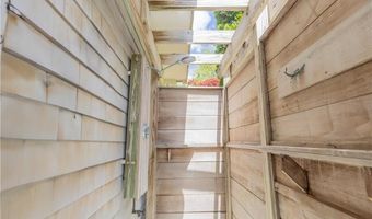 10 Bartlett Rd, Middletown, RI 02842