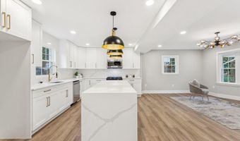 2308 CREEK Dr, Alexandria, VA 22308