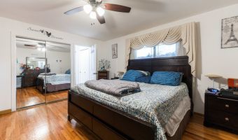 1527 W Holtz Ave, Addison, IL 60101