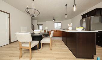 2425 E Caolinn Pl, Brandon, SD 57005