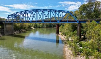 233 River Rd, Beattyville, KY 41311