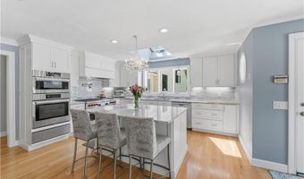 38 Gondola Ave, Jamestown, RI 02835