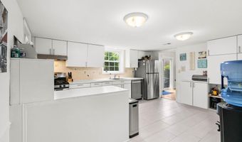 5801 DEVONSHIRE Dr, Bethesda, MD 20816