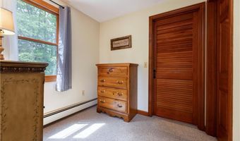 71 Phillips Ln, Glocester, RI 02814