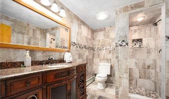 633 Chestnut Hill Rd, Glocester, RI 02814