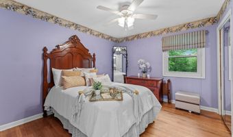 6816 SHRINE Ct, Annandale, VA 22003