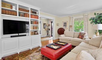 51 Ayrault St, Newport, RI 02840