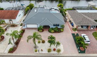 910 CHIPAWAY Dr, Apollo Beach, FL 33572