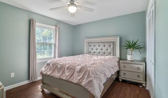 3 Oaks Ct, Albany, NY 12203