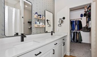 2203 Barry Dr, Adel, IA 50003
