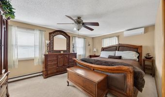 22 Connecticut Ave, Middletown, RI 02842