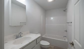 86 Western Ave, Auburn, ME 04210