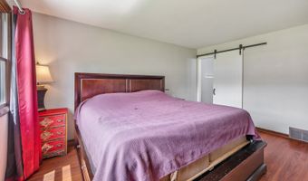 517 S Hubbard St, Algonquin, IL 60102