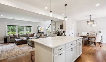 15 Wondy Way, Danbury, CT 06811
