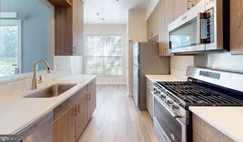 5947 FOUNDERS HILL Dr 103, Alexandria, VA 22310