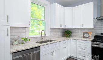 1 Jennlynn Dr, Arden, NC 28704