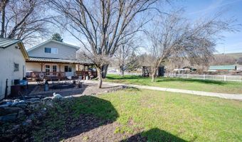 402 W Front St, Albion, WA 99102