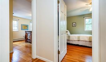 65 Walnut Dr, East Greenwich, RI 02818