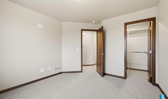 2820 E Hazelnut St, Brandon, SD 57005