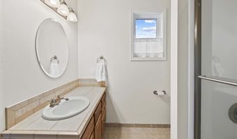 230 Roundhouse Rd, Astoria, OR 97103
